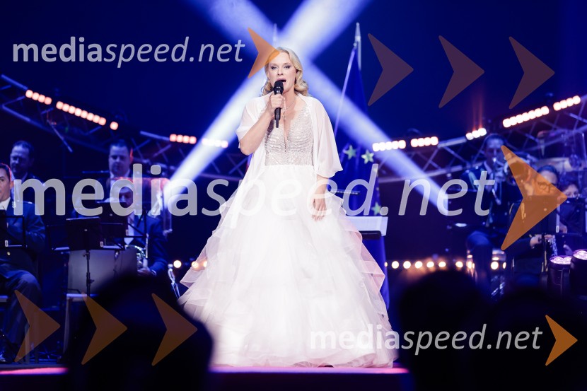  Sabina  Cvilak, operna pevkaSlovesnost ob 80. obletnici konca druge svetovne vojne