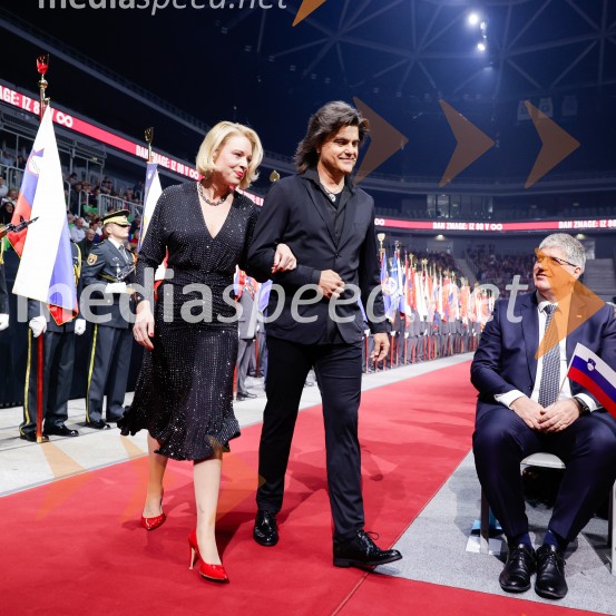 mag. Urška Klakočar Zupančič, predsednica Državnega zbora RS, podpredsednica, Gibanje Svoboda;  Bor Zuljan, kitarist, Šank rockSlovesnost ob 80. obletnici konca druge svetovne vojne