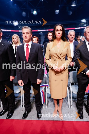 dr. Robert Golob, predsednik vlade RS;  Tina Gaber, fotomodelSlovesnost ob 80. obletnici konca druge svetovne vojne