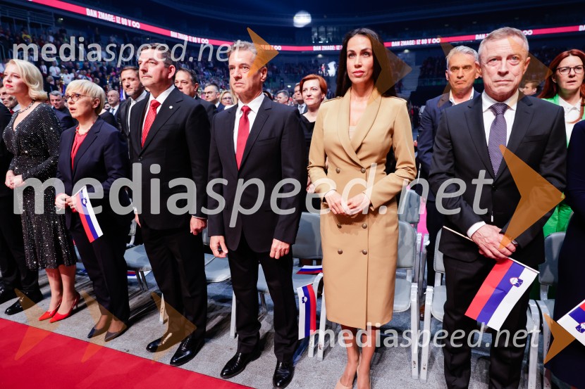 dr. Nataša Pirc Musar, predsednica Republike Slovenije; dr. Aleš Musar, lastnik Ruske dače; dr. Robert Golob, predsednik vlade RS;  Tina Gaber, fotomodelSlovesnost ob 80. obletnici konca druge svetovne vojne