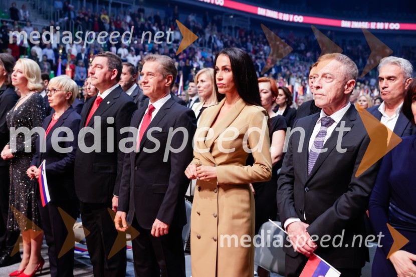 dr. Robert Golob, predsednik vlade RS;  Tina Gaber, fotomodelSlovesnost ob 80. obletnici konca druge svetovne vojne