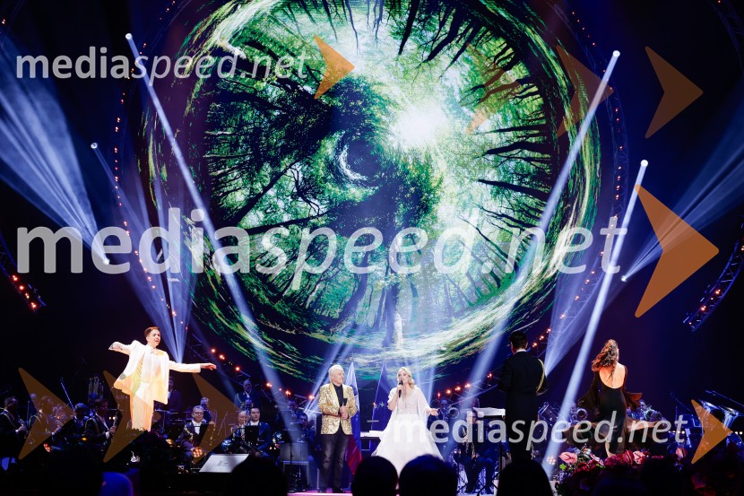  Alfi Nipič, pevec;  Sabina  Cvilak, operna pevkaSlovesnost ob 80. obletnici konca druge svetovne vojne