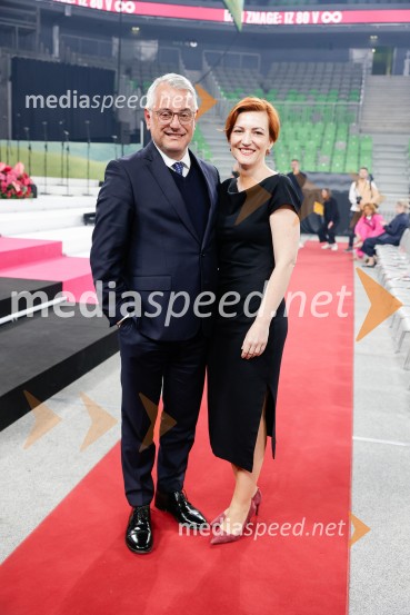  Matjaž Han, minister za gospodarstvo, turizem in šport; dr. Asta Vrečko, ministrica za kulturoSlovesnost ob 80. obletnici konca druge svetovne vojne