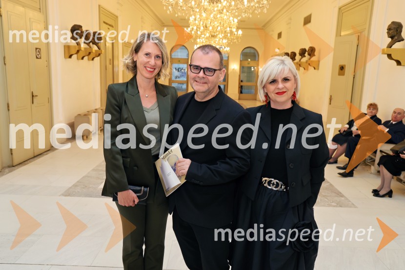  Mateja Kožuh, producentka in joga učiteljica MS7;  Alan Kavčič, predstavnik za odnose z javnostmi SNG Maribor;  Darja Čižek, marketing, SNG MariborHamlet, premiera Opere in Baleta SNG Maribor