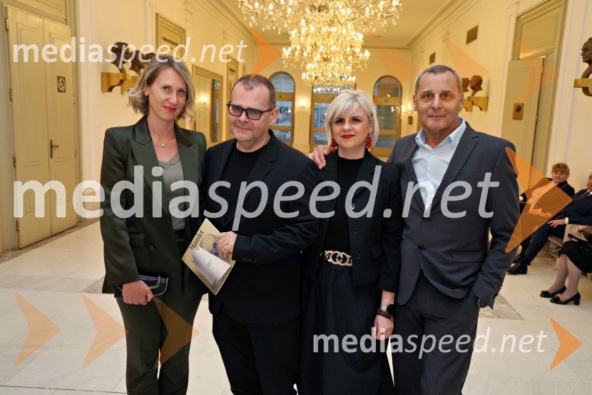  Mateja Kožuh, producentka in joga učiteljica MS7;  Alan Kavčič, predstavnik za odnose z javnostmi SNG Maribor;  Darja Čižek, marketing, SNG Maribor;  Danilo Rošker, direktor SNG MariborHamlet, premiera Opere in Baleta SNG Maribor