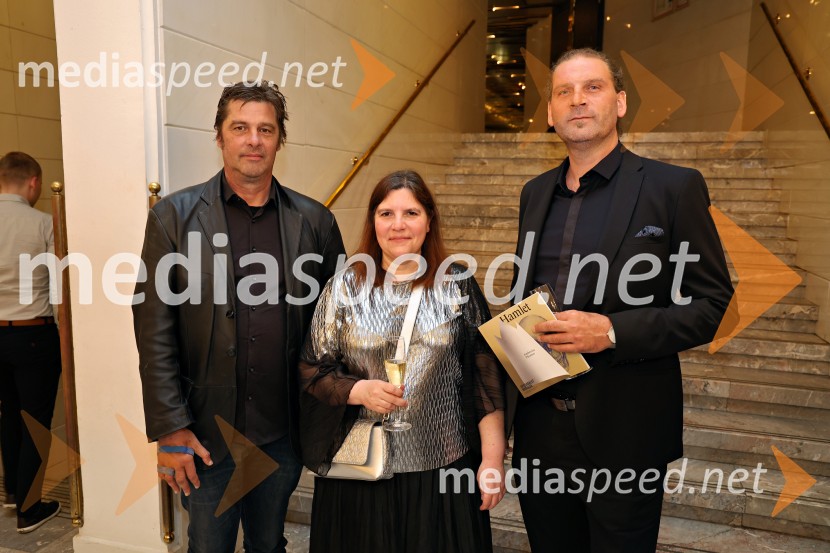  ... ;  Teja Pelko, novinarka;  ... Hamlet, premiera Opere in Baleta SNG Maribor