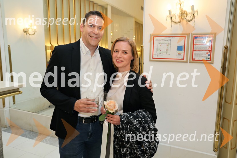  Bogdan  Stopar, operni solist;  ... Hamlet, premiera Opere in Baleta SNG Maribor