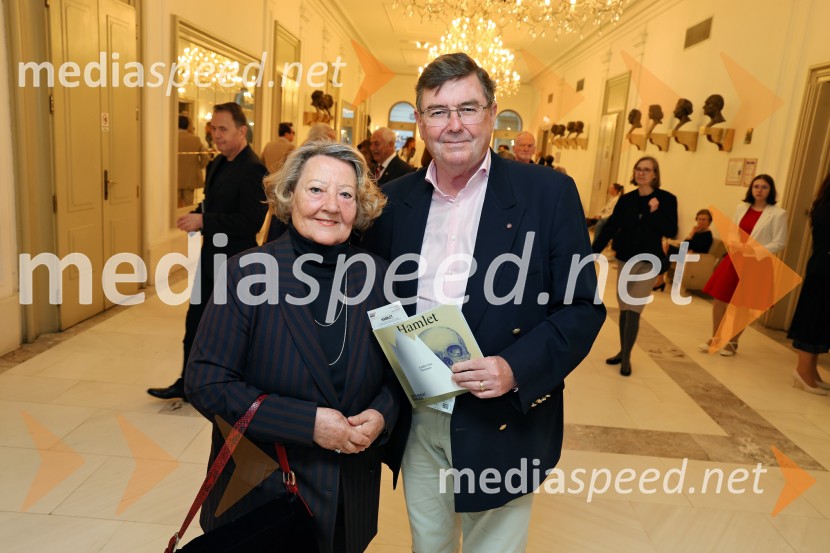  ... ;  Simon Robinson, dirigentHamlet, premiera Opere in Baleta SNG Maribor