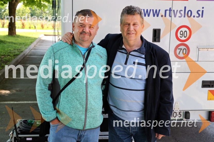  Tinček Bradač, glasbeni redaktor in novinar, Radio Maribor;   Janez Čebulj, nekdanji producent TV MariborRadio Maribor praznoval okroglih 80 let