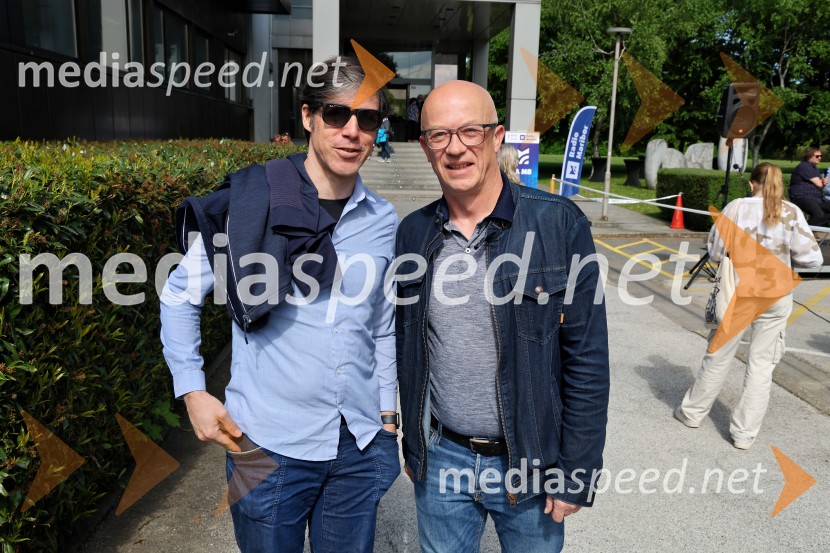  Matej Praprotnik, pomočnik direktorja za strateška vprašanja, Javni zavod RTV Slovenija – Radio Slovenija;  Dejan Rat, urednik uredništva informativnega programa, Radio MariborRadio Maribor praznoval okroglih 80 let