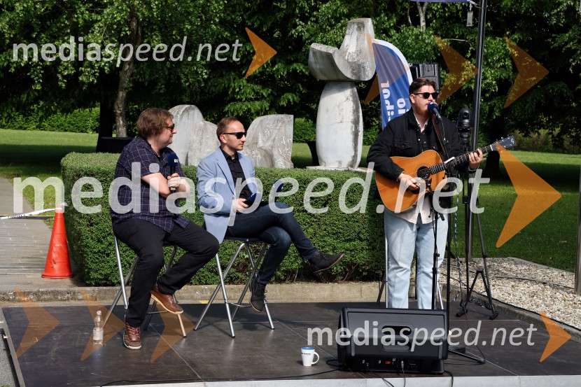  Gregor Stermecki, urednik, Radio Maribor;  Kristijan  Šmid, moderator Radia Maribor;  Žan  Videc, glasbenikRadio Maribor praznoval okroglih 80 let