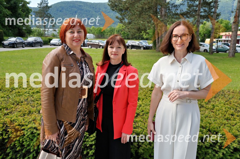  Mirjana Zgaga, Zavod za zaposlovanje;  ... ;  Vesna Martinec, odgovorna urednica Radia MariborRadio Maribor praznoval okroglih 80 let