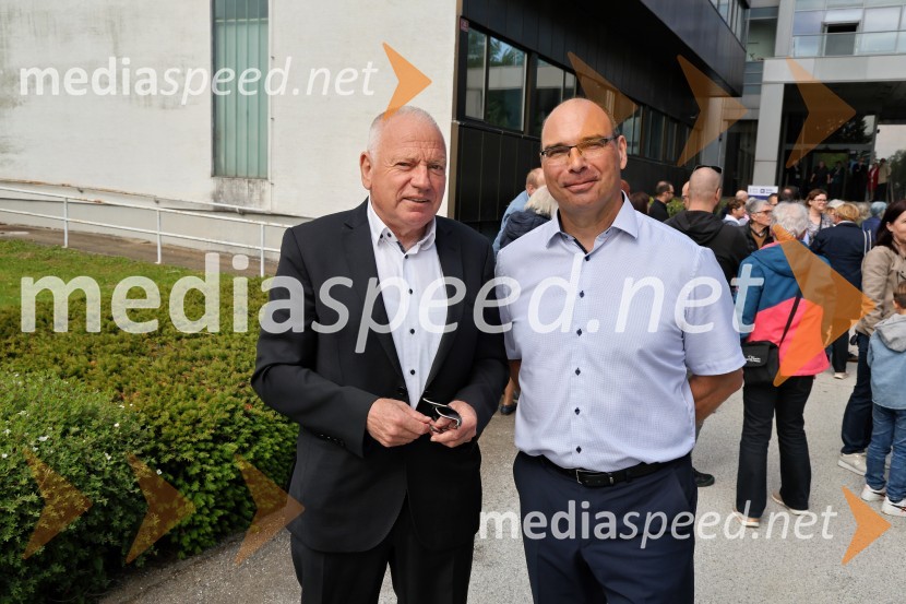  Srečko Trglec, nekdanji urednik, Radio RSI;  Matej Žunkovič, v. d. vodje Regionalnega RTV-centra MariborRadio Maribor praznoval okroglih 80 let