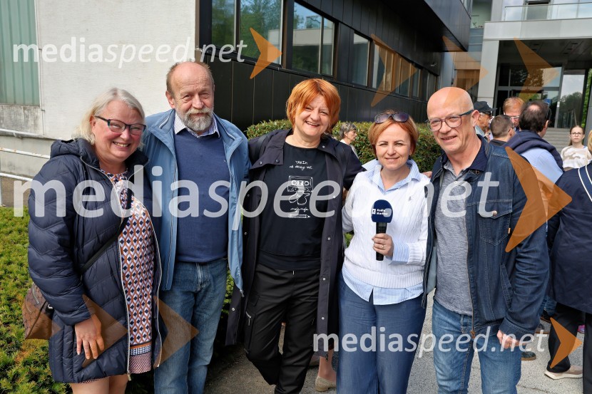  Tamara Zupanič Čučnik, novinarka, Radio Maribor;  ... ;  Tijana Zinajić, režiserka, igralka;  Nataša Kuhar, urednica uredništva dnevnega programa, Radio Maribor;  Dejan Rat, v.d. urednik informativnega programaRadio Maribor praznoval okroglih 80 let