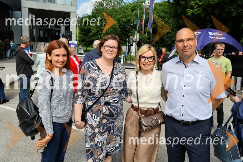  Branka Bezjak, urednica, Večer;  Lidija Cokan, v.d. urednica dnevnega programa;  Polonca  Komar,  vodja Službe za komuniciranje RTV Slovenija;  Matej Žunkovič, v. d. vodje Regionalnega RTV-centra MariborRadio Maribor praznoval okroglih 80 let