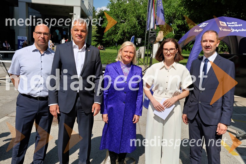  Matej Žunkovič, v. d. vodje Regionalnega RTV-centra Maribor;  Aleksander Saša Arsenovič, župan, Mestna občina Maribor;  Vesna Marinko, generalna direktorica, Direktorat za javno zdravje;  Vesna Martinec, odgovorna urednica Radia Maribor;  Mirko Štular, direktor Radia SlovenijaRadio Maribor praznoval okroglih 80 let