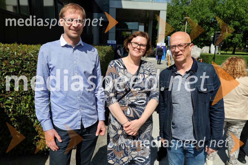  Franci Pavšer, ml., član uprave RTV Slovenija;  Lidija Cokan, v.d. urednica dnevnega programa;  Dejan Rat, v.d. urednik informativnega programaRadio Maribor praznoval okroglih 80 let