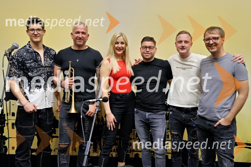  Žak Petrič Grajfoner, S.O.S. kvintet;  Andrej Gorenjak, S.O.S kvintet;  Kaja Humski, pevka;  Mitja Marko, S.O.S. kvintet;  Nik Zendzianowsky, S.O.S. kvintet;  Aljaž Jelen, S.O.S. kvintetRadio Maribor praznoval okroglih 80 let