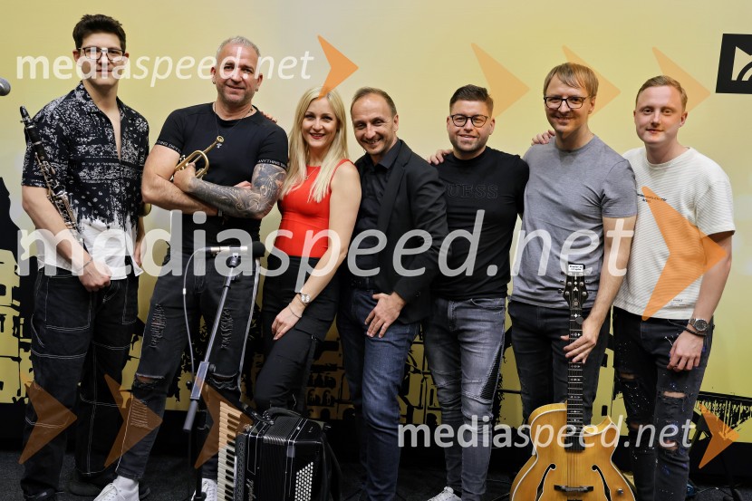  Žak Petrič Grajfoner, S.O.S. kvintet;  Andrej Gorenjak, S.O.S kvintet;  Kaja Humski, pevka;  Kristjan  Šmid, napovedovalec, Radio Maribor;  Mitja Marko, S.O.S. kvintet;  Aljaž Jelen, S.O.S. kvintet;  Nik Zendzianowsky, S.O.S. kvintetRadio Maribor praznoval okroglih 80 let