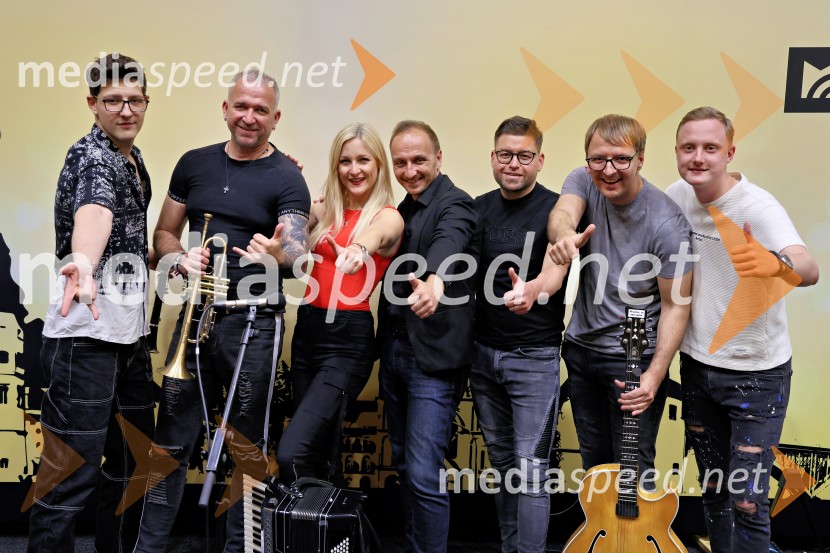  Žak Petrič Grajfoner, S.O.S. kvintet;  Andrej Gorenjak, S.O.S kvintet;  Kaja Humski, pevka;  Kristjan  Šmid, napovedovalec, Radio Maribor;  Mitja Marko, S.O.S. kvintet;  Aljaž Jelen, S.O.S. kvintet;  Nik Zendzianowsky, S.O.S. kvintetRadio Maribor praznoval okroglih 80 let