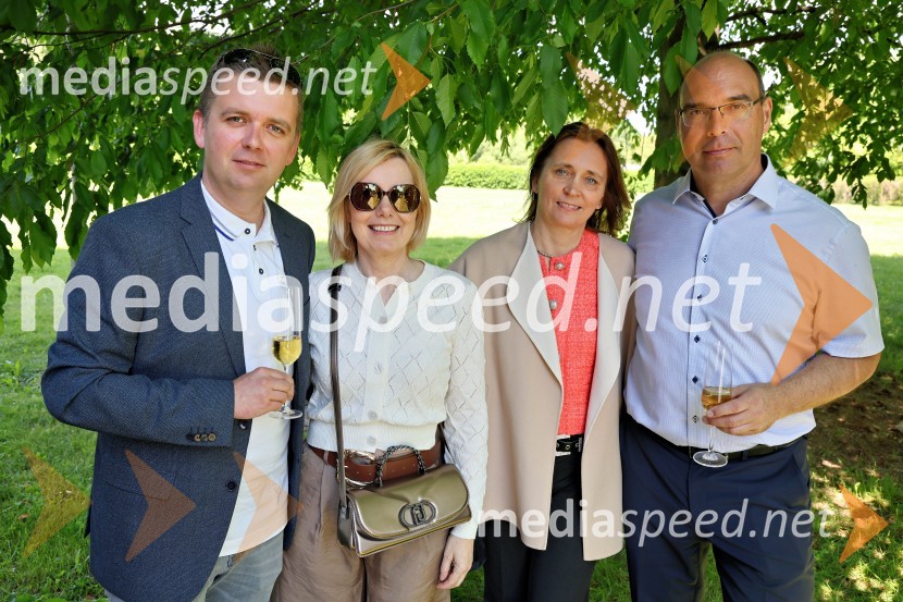  Robert Levstek, koordinator, občina Duplek;  Polonca  Komar,  vodja Službe za komuniciranje RTV Slovenija; prof. dr. Suzana  Žilič Fišer , predstojnica Inštituta za medijske komunikacije na FERI;  Matej Žunkovič, v. d. vodje Regionalnega RTV-centra MariborRadio Maribor praznoval okroglih 80 let
