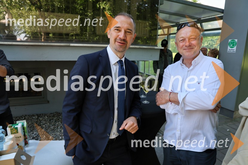  Mirko Štular, direktor Radia Slovenija;  Stane Kocutar, mestni viničar, skrbnik Stare trte, novinar Radia Maribor, zgodovinarRadio Maribor praznoval okroglih 80 let