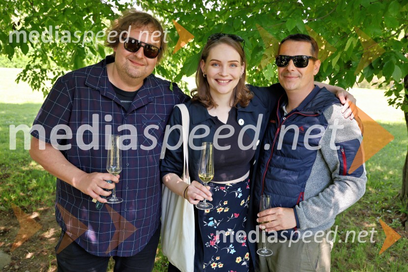  Gregor Stermecki, urednik, Radio Maribor;  Janja Junež;  Petek Kopše PišecRadio Maribor praznoval okroglih 80 let