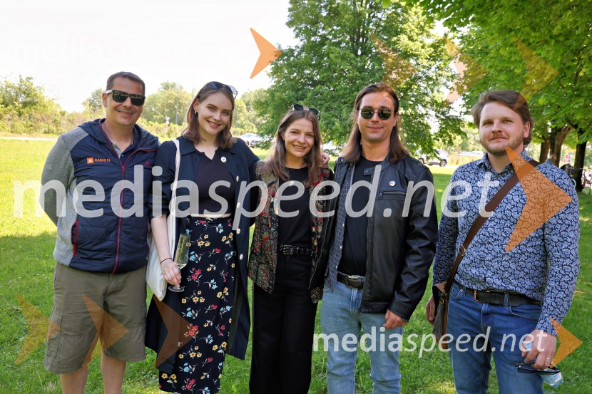  ... ;  Janja Junež;  ... ;  ... ;  Luka Sraka, glasbeni redaktorRadio Maribor praznoval okroglih 80 let