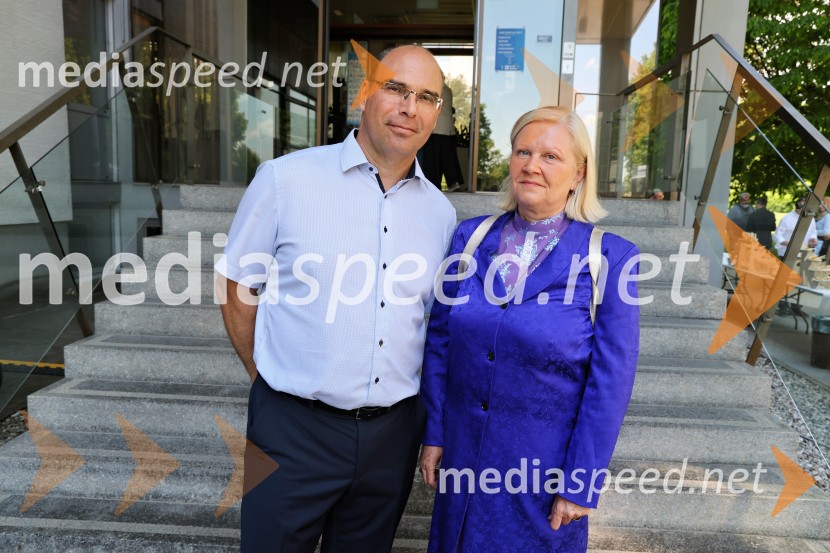  Matej Žunkovič, v. d. vodje Regionalnega RTV-centra Maribor;  Natalija Gorščak, predsednica uprave RTV SlovenijaRadio Maribor praznoval okroglih 80 let