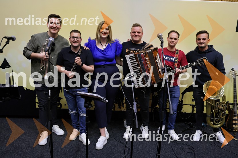  Amadej Štrajhar, Vražji muzikanti;  Jan Junger, Vražji muzikanti;  Eva Kovačič, Vražji muzikanti;  Alen Partlič, Vražji muzikanti;  Klemen Pešl, Vražji muzikanti;  Žan Mernik, Vražji muzikantiRadio Maribor praznoval okroglih 80 let