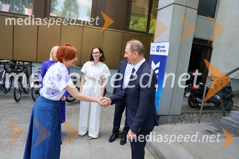 dr. Asta Vrečko, ministrica za kulturo;  Mirko Štular, direktor Radia SlovenijaRadio Maribor praznoval okroglih 80 let