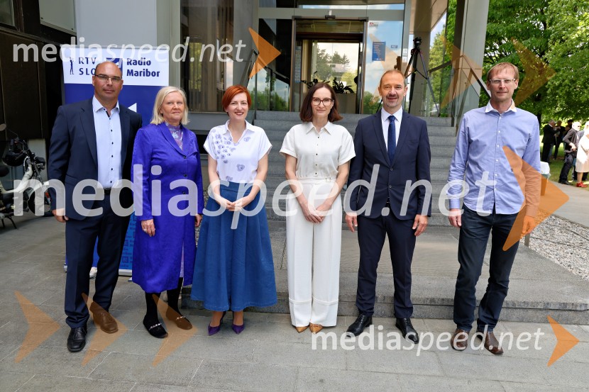  Matej Žunkovič, v. d. vodje Regionalnega RTV-centra Maribor;  Natalija Gorščak, predsednica uprave RTV Slovenija; dr. Asta Vrečko, ministrica za kulturo;  Vesna Martinec, odgovorna urednica Radia Maribor;  Mirko Štular, direktor Radia Slovenija;  Franci Pavšer, ml., član uprave RTV SlovenijaRadio Maribor praznoval okroglih 80 let