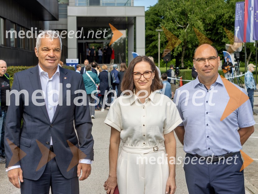  Aleksander Saša Arsenovič, župan, Mestna občina Maribor;  Vesna Martinec, v. d. odgovorne urednice Radia Maribor;  Matej Žunkovič, v. d. vodje Regionalnega RTV-centra MariborRadio Maribor praznoval okroglih 80 let
