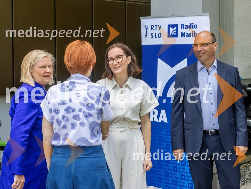  Natalija Gorščak, predsednica uprave RTV Slovenija; dr. Asta Vrečko, ministrica za kulturo;  Vesna Martinec, odgovorna urednica Radia Maribor;  Matej Žunkovič, v. d. vodje Regionalnega RTV-centra MariborRadio Maribor praznoval okroglih 80 let