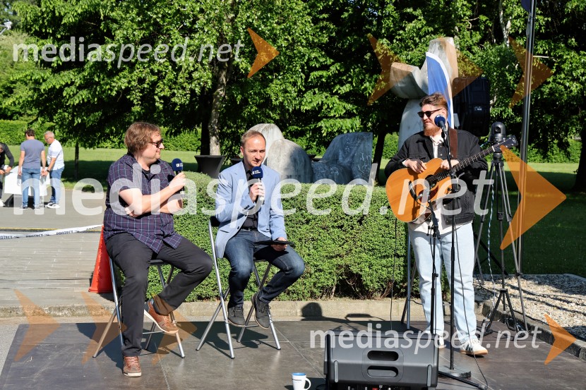  Gregor Stermecki, urednik, Radio Maribor;  Kristijan  Šmid, moderator Radia Maribor;  Žan  Videc, glasbenikRadio Maribor praznoval okroglih 80 let