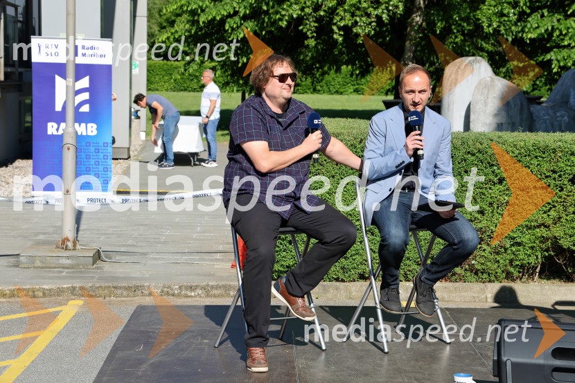  Gregor Stermecki, urednik, Radio Maribor;  Kristijan  Šmid, moderator Radia MariborRadio Maribor praznoval okroglih 80 let