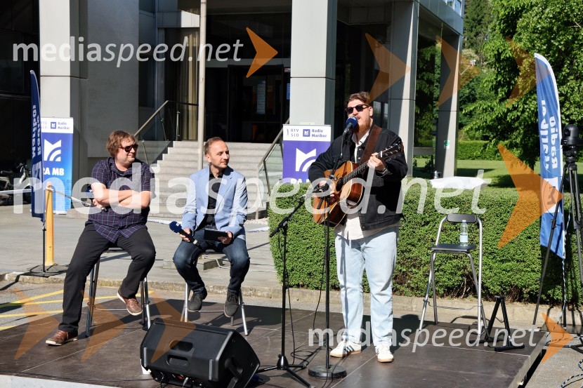  Gregor Stermecki, urednik, Radio Maribor;  Kristijan  Šmid, moderator Radia Maribor;  Žan  Videc, glasbenikRadio Maribor praznoval okroglih 80 let