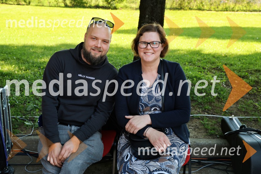  Aleks Horvat, novinar, Radio Maribor;  Lidija Cokan, v.d. urednica dnevnega programaRadio Maribor praznoval okroglih 80 let