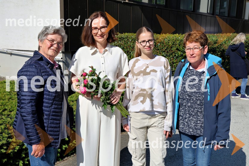  ... ;  Vesna Martinec, odgovorna urednica Radia Maribor;  ... ;  ... Radio Maribor praznoval okroglih 80 let