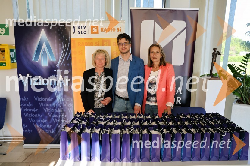  Branka Šmigoc;  Aljaž Mejal, novinar;  Brigita ŠipošRadio Maribor praznoval okroglih 80 let