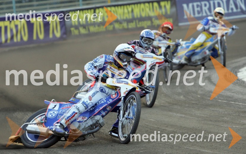 Jason Crump (Avstralija) - v ospredju in zasledovalciSPEEDWAY, VN Evrope 2005