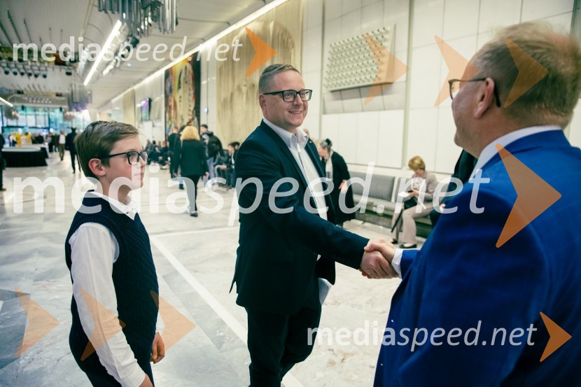  ... ;  Aleš Petejan, direktor marketinga, Mastercard; mag. Aleš Drenik, vodja programa resne glasbe, opere in balet, Cankarjev domOrkester Residentie iz Haaga v Cankarjevem domu