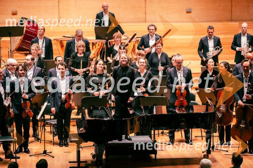  Ruth Reinhardt, dirigentkaOrkester Residentie iz Haaga v Cankarjevem domu