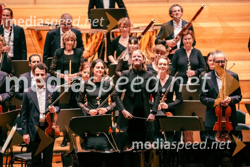  Ruth Reinhardt, dirigentkaOrkester Residentie iz Haaga v Cankarjevem domu