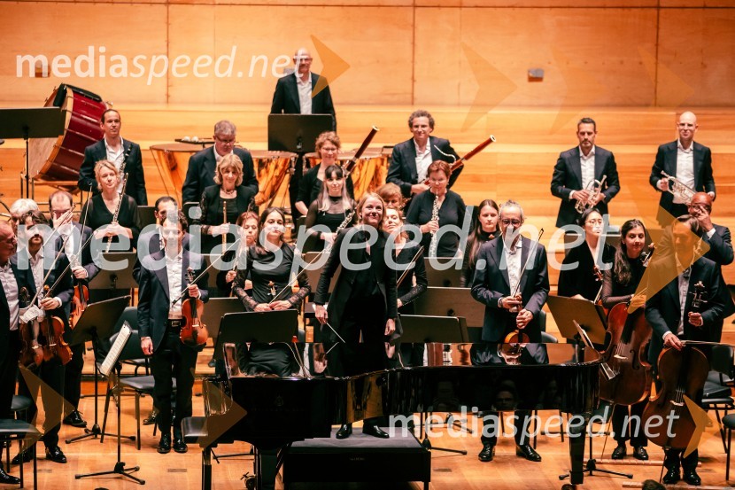  Ruth Reinhardt, dirigentkaOrkester Residentie iz Haaga v Cankarjevem domu