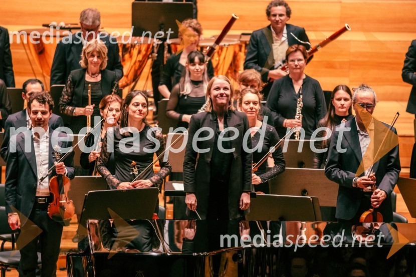  Ruth Reinhardt, dirigentkaOrkester Residentie iz Haaga v Cankarjevem domu