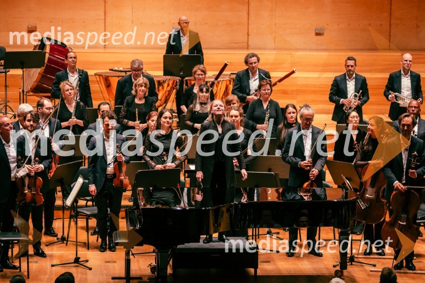  Ruth Reinhardt, dirigentkaOrkester Residentie iz Haaga v Cankarjevem domu