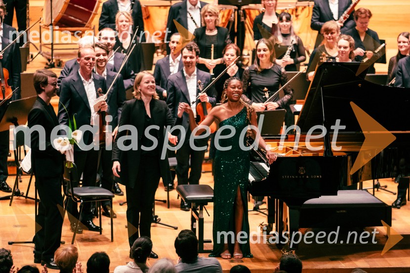  Ruth Reinhardt, dirigentka;  Isata Kanneh-Mason, pianistkaOrkester Residentie iz Haaga v Cankarjevem domu