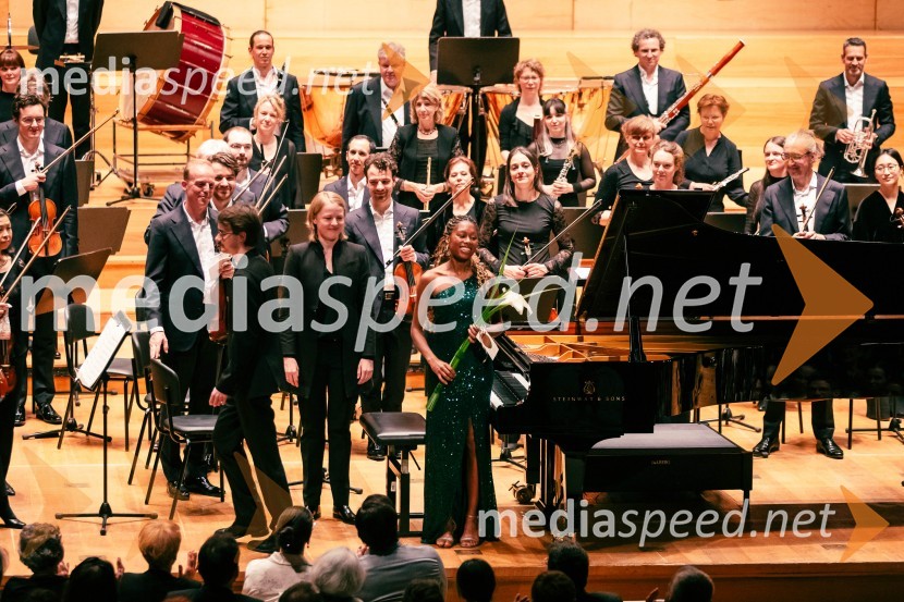  Ruth Reinhardt, dirigentka;  Isata Kanneh-Mason, pianistkaOrkester Residentie iz Haaga v Cankarjevem domu