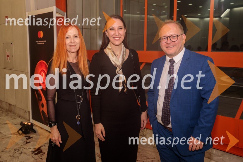  Zvezdana Lazar, Cankarjev dom;  Sara Mitrović, višja pravna svetovalka, Mercator; mag. Aleš Drenik, vodja programa resne glasbe, opere in balet, Cankarjev domOrkester Residentie iz Haaga v Cankarjevem domu